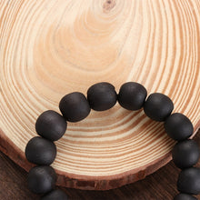Cargar imagen en el visor de la galería, PULSERA CON CUENTAS DE MADERA Y MONEDA DE COBRE.