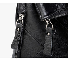 Cargar imagen en el visor de la galería, MOCHILA DE CUERO ANTIRROBO.