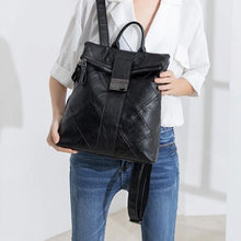 Cargar imagen en el visor de la galería, MOCHILA DE CUERO ANTIRROBO.