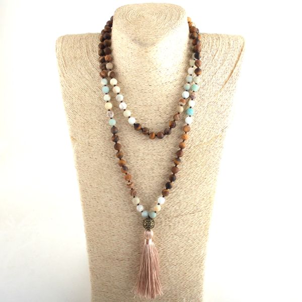 COLLAR CON 108 CUENTAS NATURALES